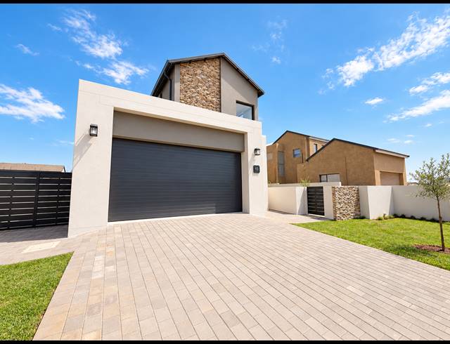 4 BEDROOM FREEHOLD FOR SALE IN FOUNTAINBROOK ESTATE